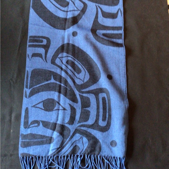 Native print scarf - Picture 1 of 2
